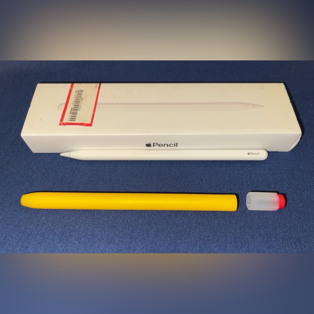 APPLE PENCIL 2ND GENERATION WITH BOX AND PENCIL SLEEVE
